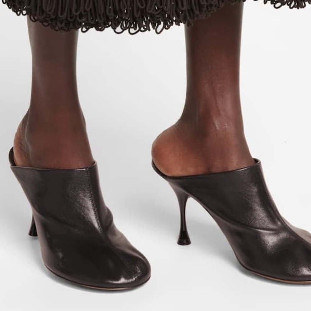 Bottega Veneta dot heel in black, super soft stretchy leather
